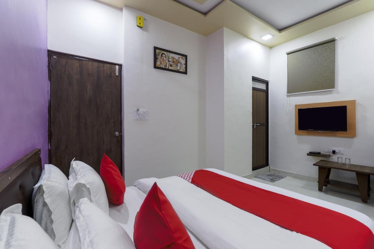 Oyo 47110 Hotel Royal Palace Naroda エクステリア 写真