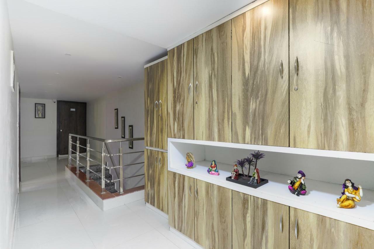 Oyo 47110 Hotel Royal Palace Naroda エクステリア 写真