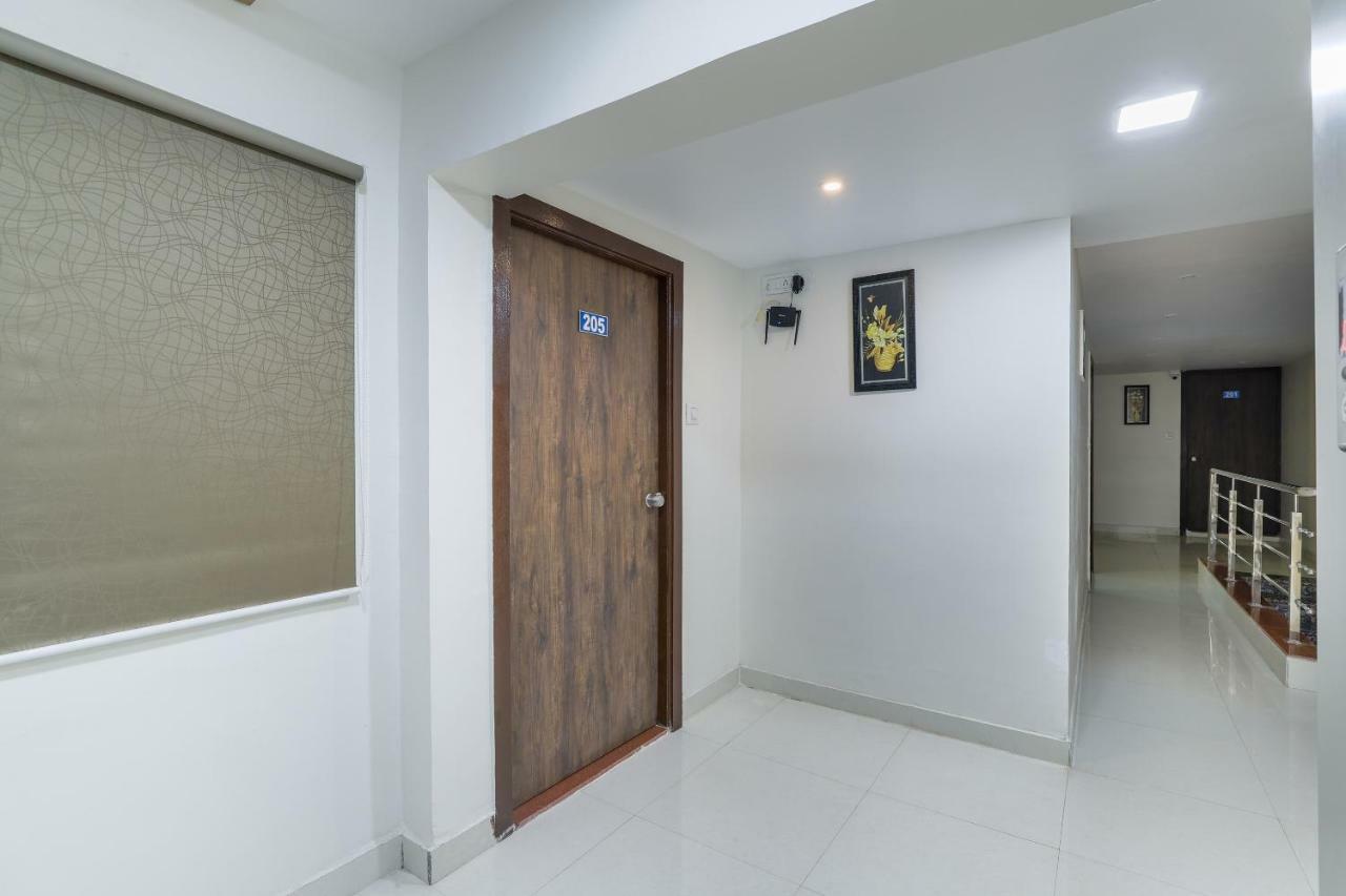 Oyo 47110 Hotel Royal Palace Naroda エクステリア 写真