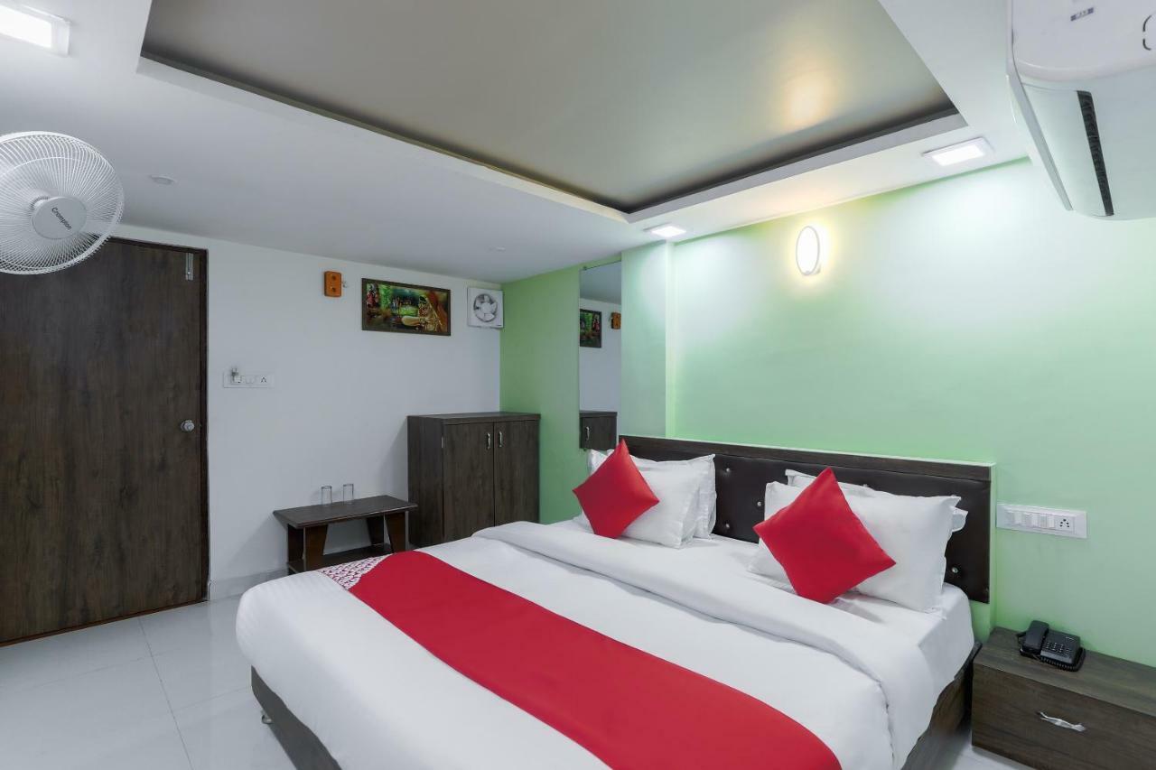 Oyo 47110 Hotel Royal Palace Naroda エクステリア 写真
