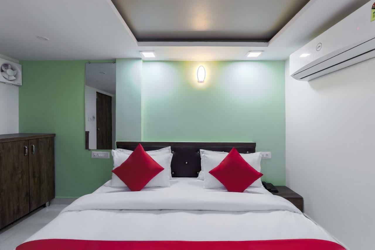 Oyo 47110 Hotel Royal Palace Naroda エクステリア 写真